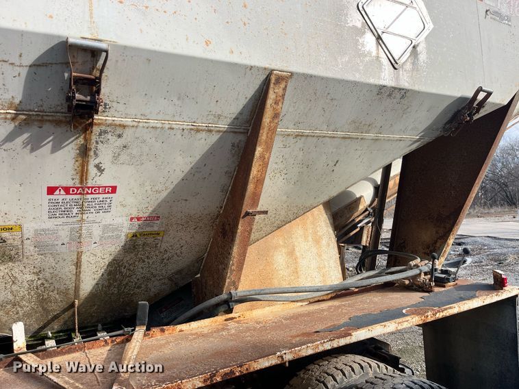 image for item LD9954 1995 White GMC WCA feed delivery truck