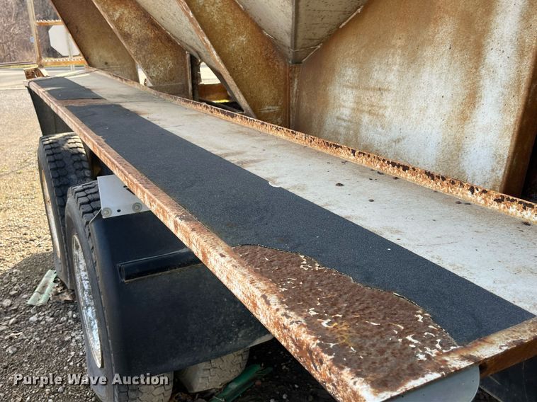 image for item LD9954 1995 White GMC WCA feed delivery truck