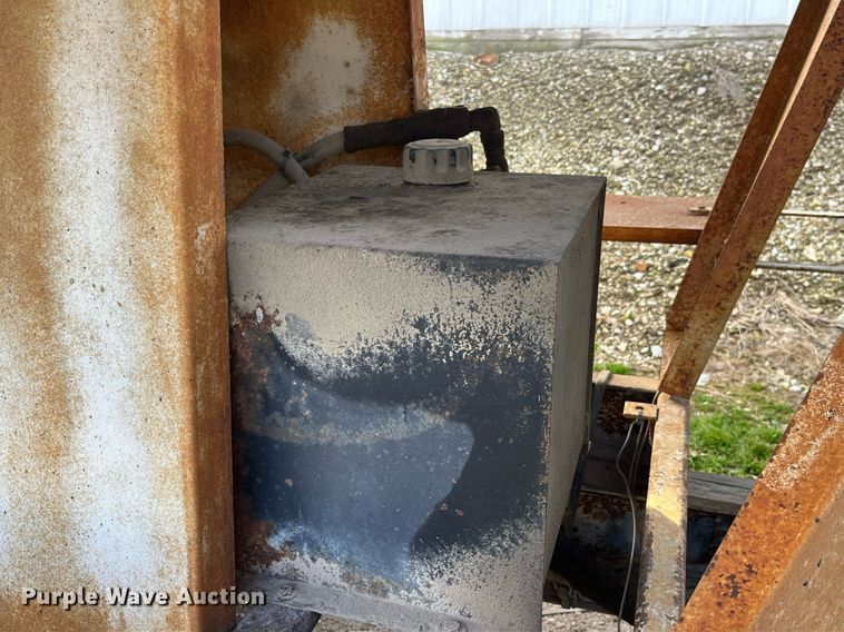 image for item LD9954 1995 White GMC WCA feed delivery truck