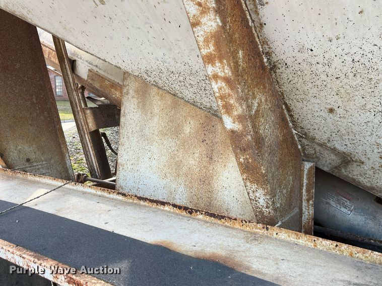 image for item LD9954 1995 White GMC WCA feed delivery truck