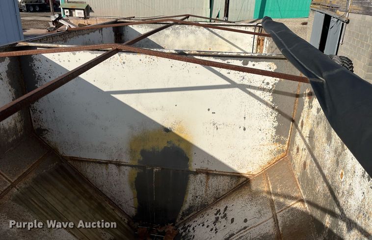 image for item LD9954 1995 White GMC WCA feed delivery truck