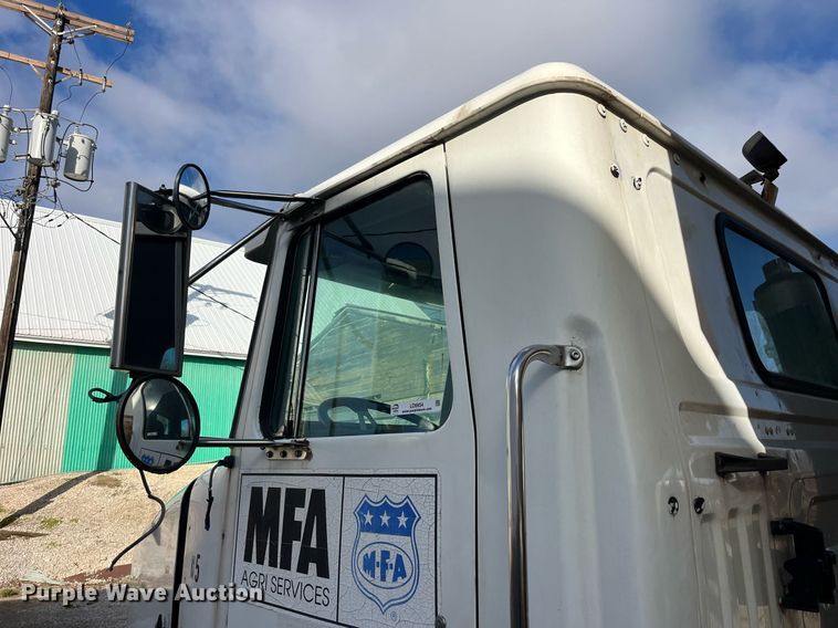 image for item LD9954 1995 White GMC WCA feed delivery truck