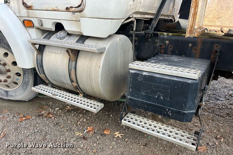 image for item LD9954 1995 White GMC WCA feed delivery truck