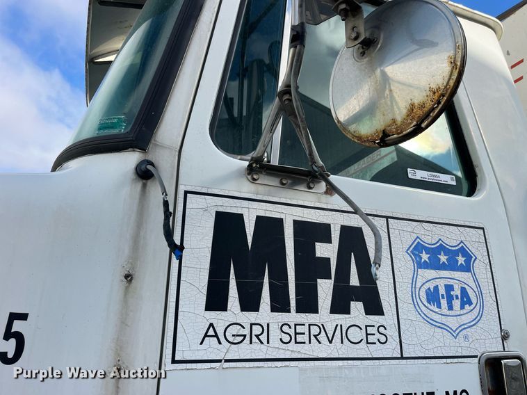 image for item LD9954 1995 White GMC WCA feed delivery truck