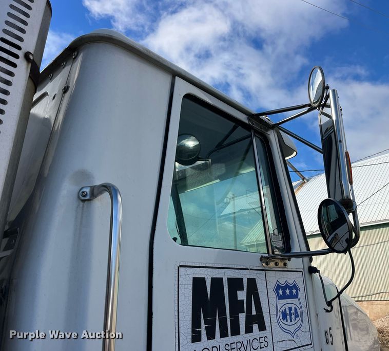 image for item LD9954 1995 White GMC WCA feed delivery truck