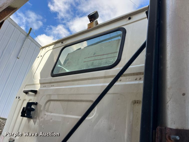 image for item LD9954 1995 White GMC WCA feed delivery truck