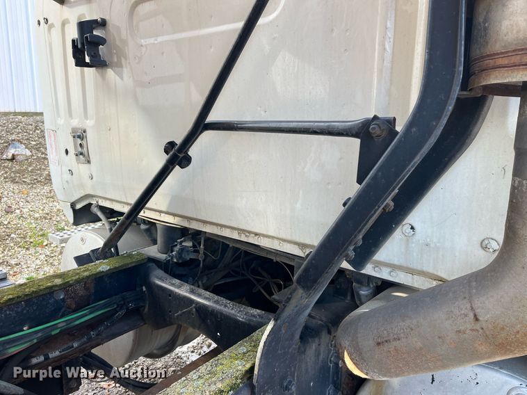 image for item LD9954 1995 White GMC WCA feed delivery truck