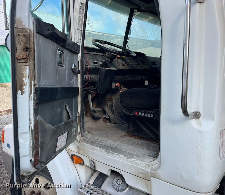 image for item LD9954 1995 White GMC WCA feed delivery truck