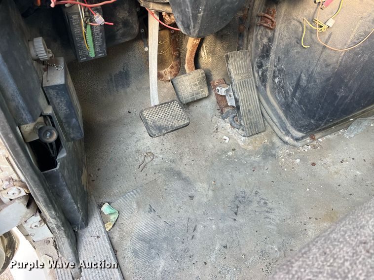 image for item LD9954 1995 White GMC WCA feed delivery truck