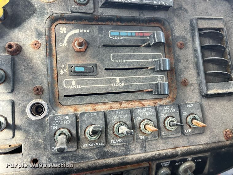 image for item LD9954 1995 White GMC WCA feed delivery truck