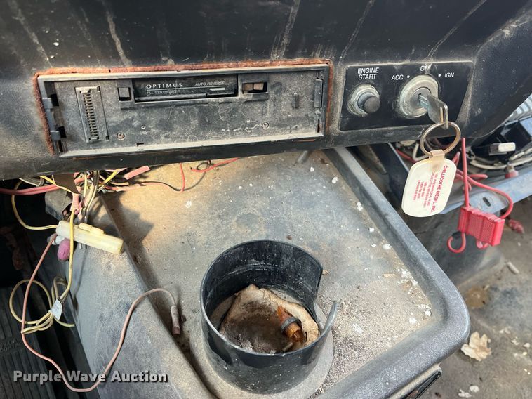 image for item LD9954 1995 White GMC WCA feed delivery truck