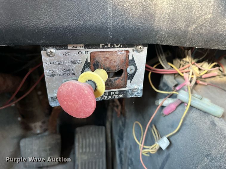 image for item LD9954 1995 White GMC WCA feed delivery truck