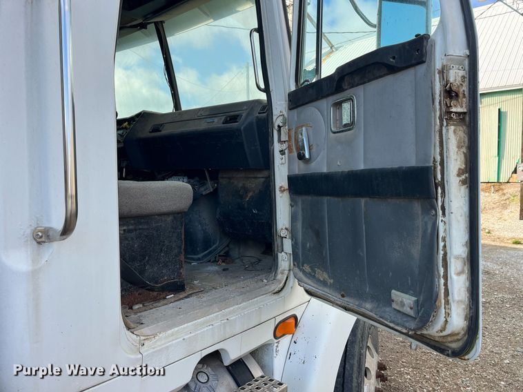 image for item LD9954 1995 White GMC WCA feed delivery truck