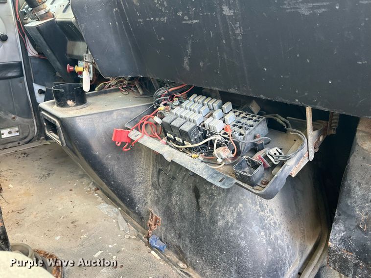 image for item LD9954 1995 White GMC WCA feed delivery truck