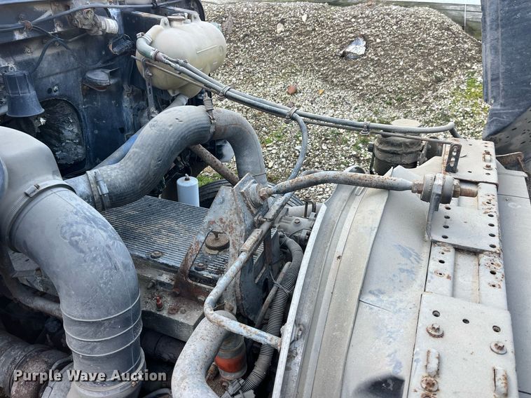 image for item LD9954 1995 White GMC WCA feed delivery truck