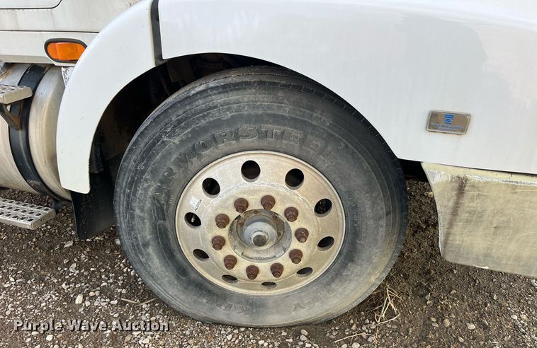 image for item LD9954 1995 White GMC WCA feed delivery truck