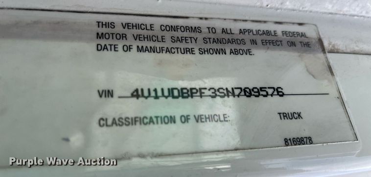 image for item LD9954 1995 White GMC WCA feed delivery truck