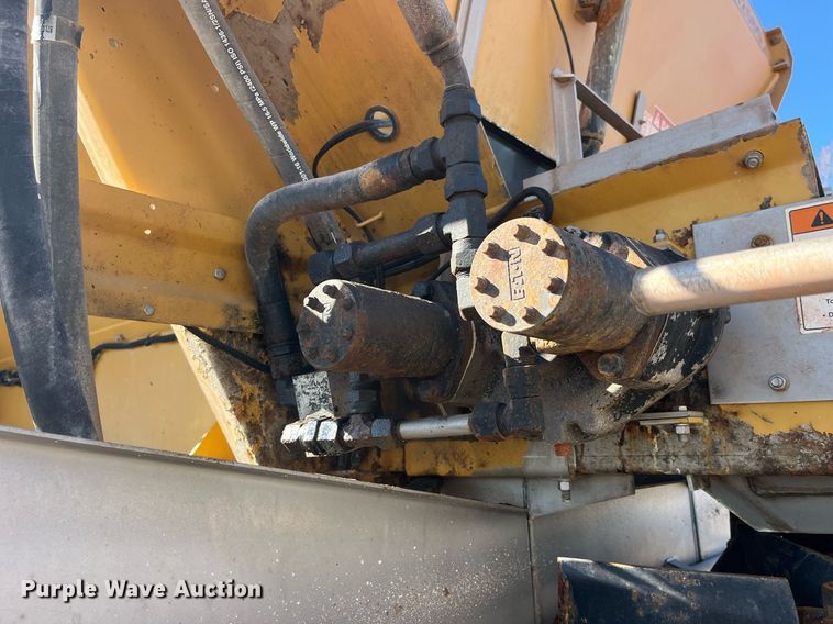 image for item LD9960 2013 RoGator RG1100 applicator 