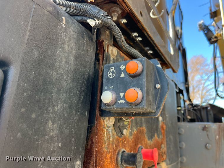 image for item LD9960 2013 RoGator RG1100 applicator 