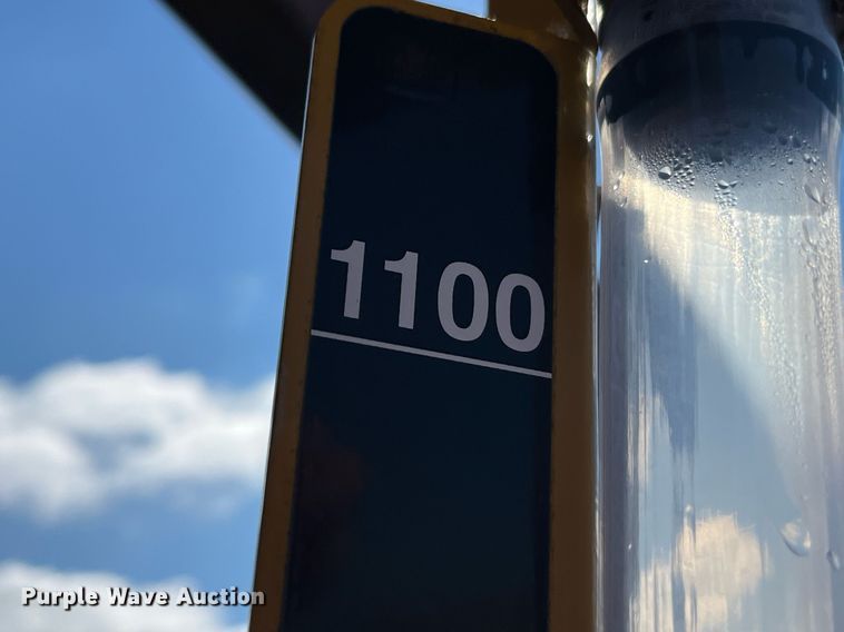 image for item LD9960 2013 RoGator RG1100 applicator 