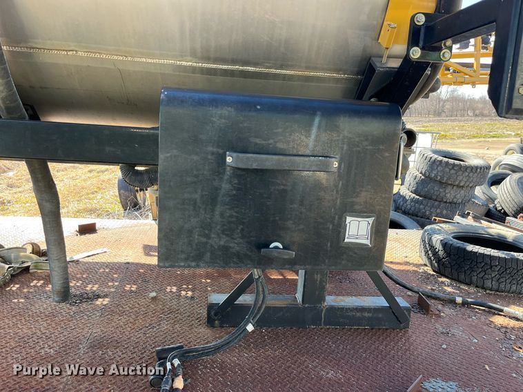 image for item LD9960 2013 RoGator RG1100 applicator 