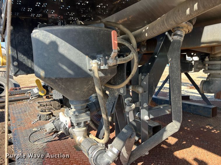 image for item LD9960 2013 RoGator RG1100 applicator 