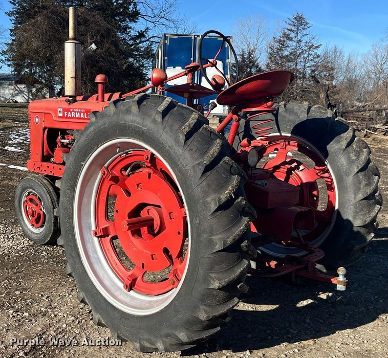image for item LD9973 1951 International Harvester H tractor
