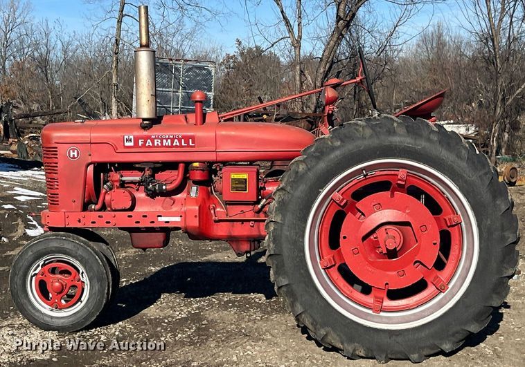 image for item LD9973 1951 International Harvester H tractor