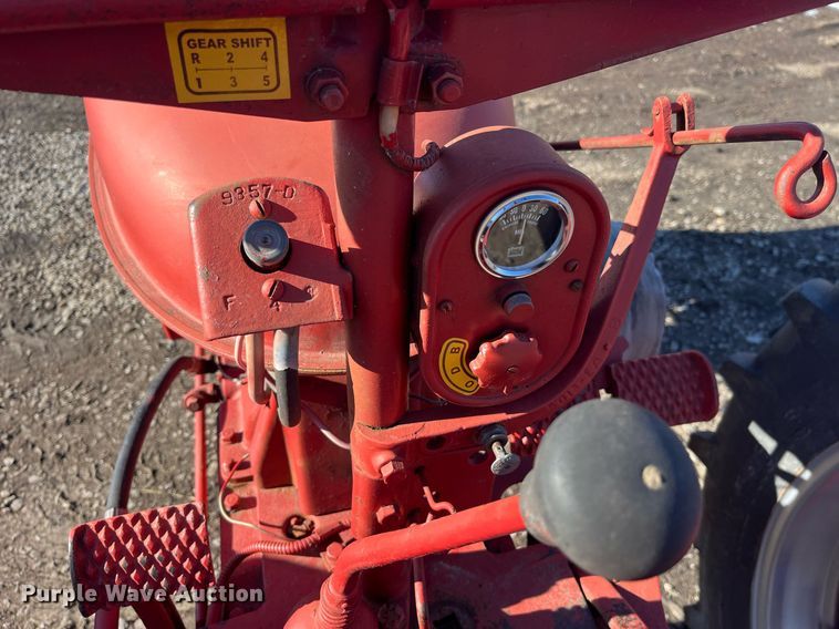 image for item LD9973 1951 International Harvester H tractor