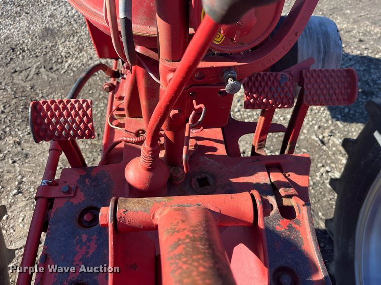 image for item LD9973 1951 International Harvester H tractor