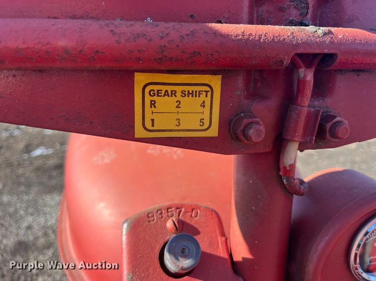 image for item LD9973 1951 International Harvester H tractor