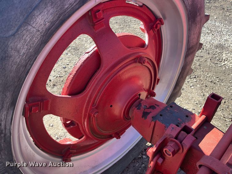 image for item LD9973 1951 International Harvester H tractor