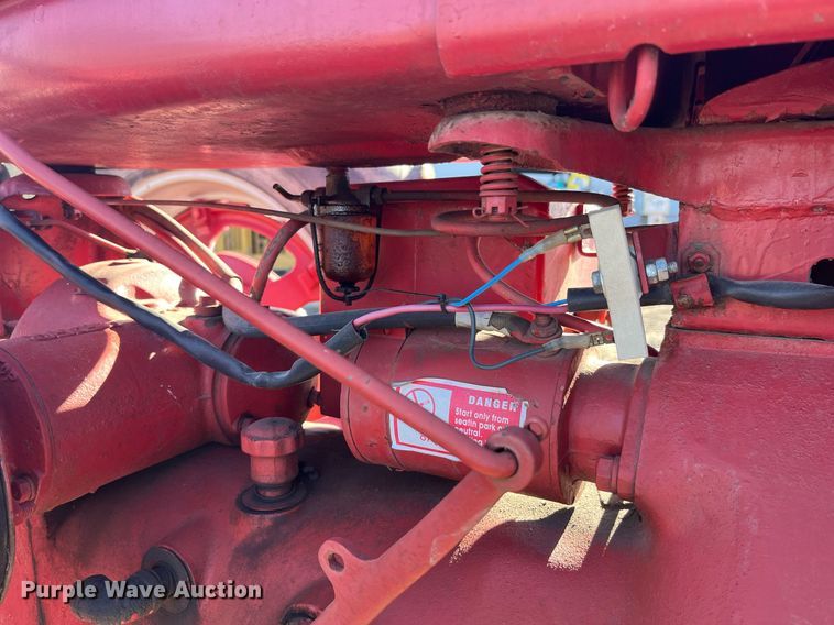 image for item LD9973 1951 International Harvester H tractor