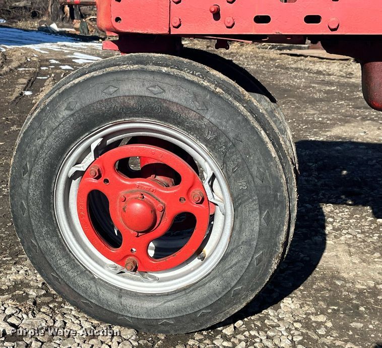 image for item LD9973 1951 International Harvester H tractor