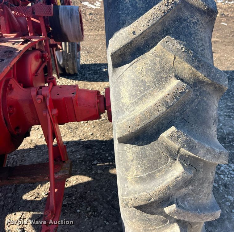 image for item LD9973 1951 International Harvester H tractor