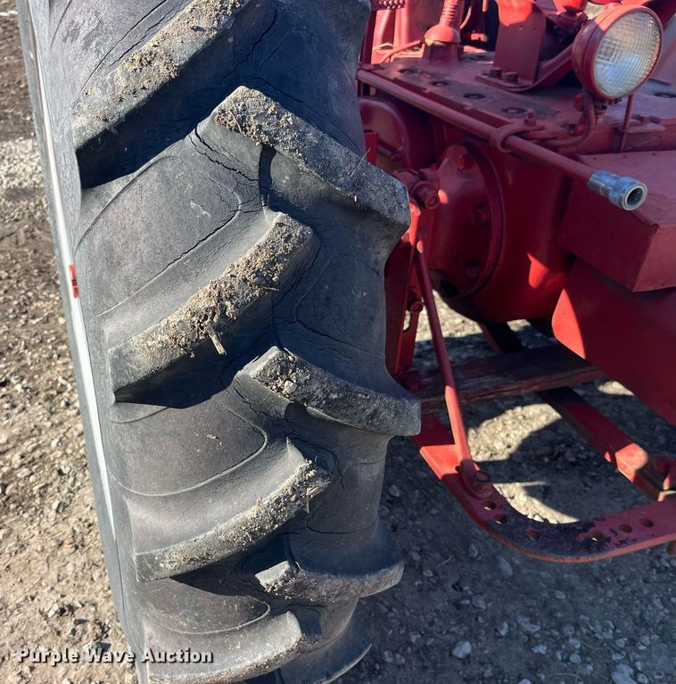 image for item LD9973 1951 International Harvester H tractor