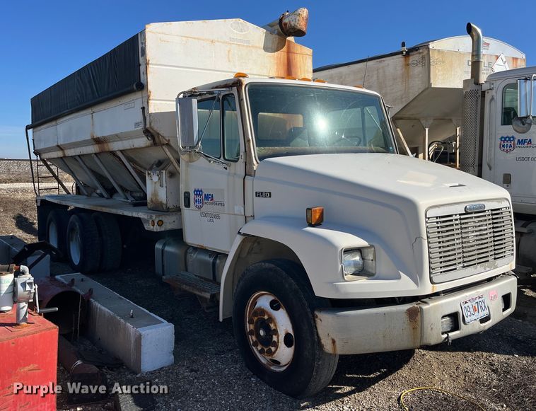image for item LD9984 2002 Freightliner  FL80 fertilizer delivery truck