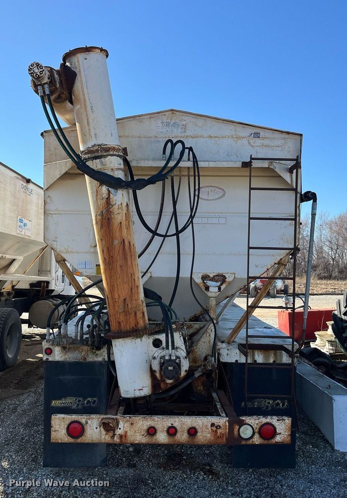 image for item LD9984 2002 Freightliner  FL80 fertilizer delivery truck