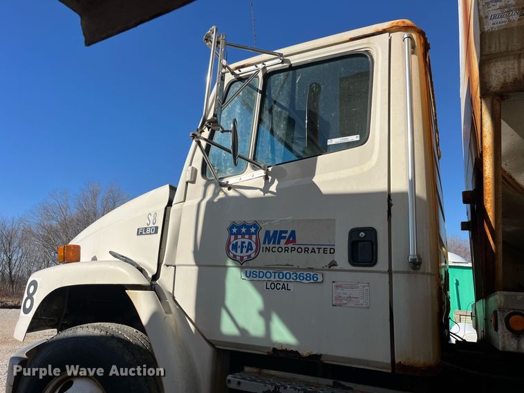 image for item LD9984 2002 Freightliner  FL80 fertilizer delivery truck