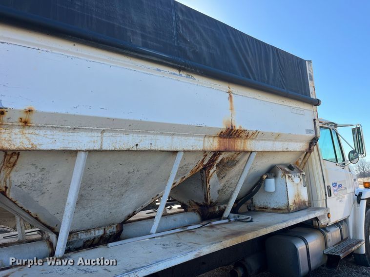image for item LD9984 2002 Freightliner  FL80 fertilizer delivery truck