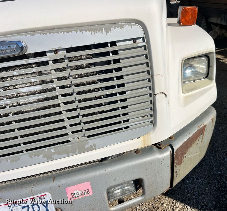 image for item LD9984 2002 Freightliner  FL80 fertilizer delivery truck