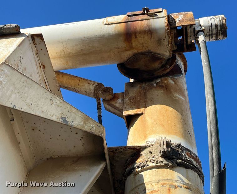 image for item LD9984 2002 Freightliner  FL80 fertilizer delivery truck