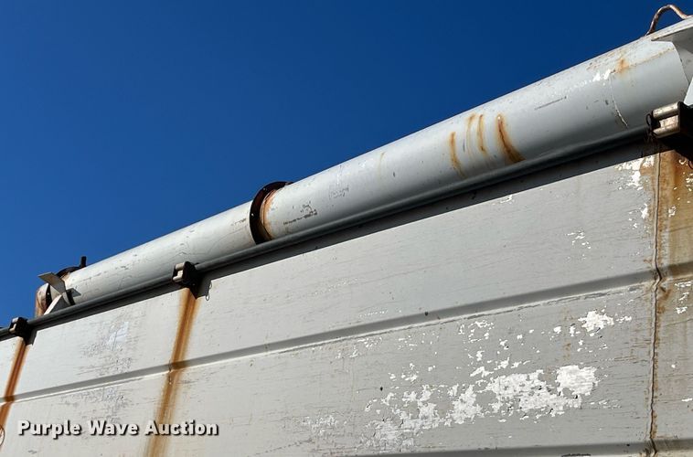 image for item LD9984 2002 Freightliner  FL80 fertilizer delivery truck