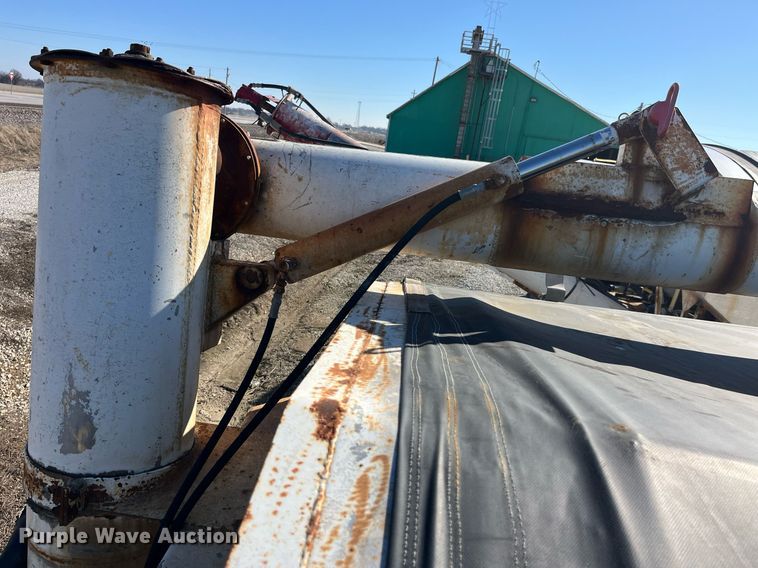 image for item LD9984 2002 Freightliner  FL80 fertilizer delivery truck