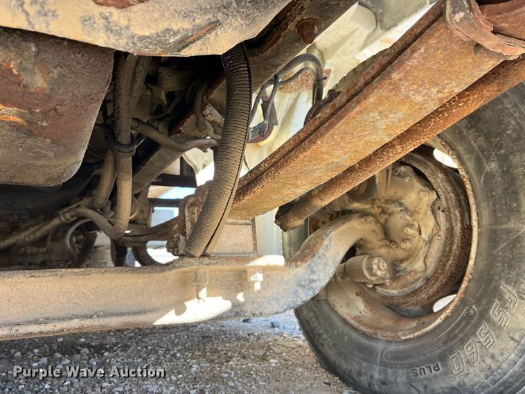 image for item LD9984 2002 Freightliner  FL80 fertilizer delivery truck