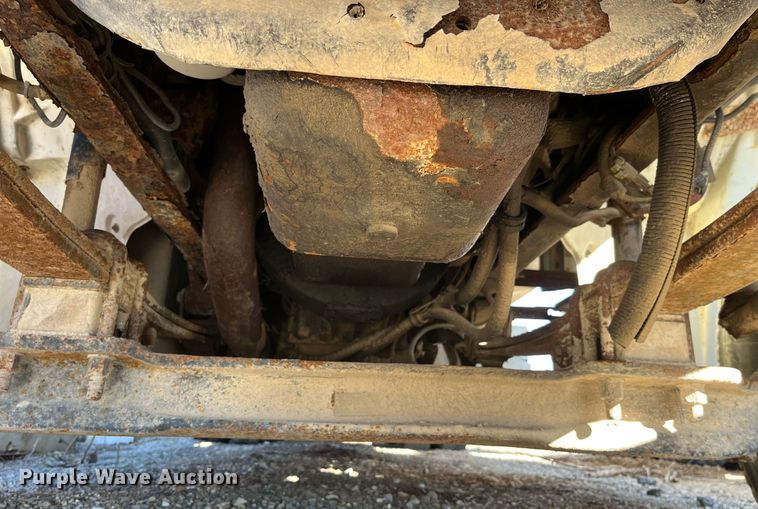 image for item LD9984 2002 Freightliner  FL80 fertilizer delivery truck