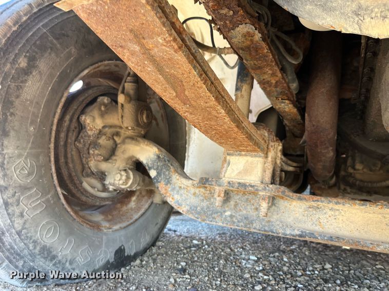 image for item LD9984 2002 Freightliner  FL80 fertilizer delivery truck