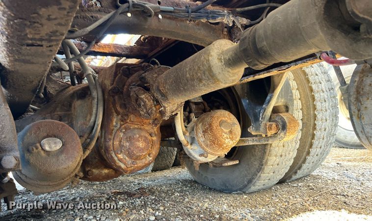 image for item LD9984 2002 Freightliner  FL80 fertilizer delivery truck