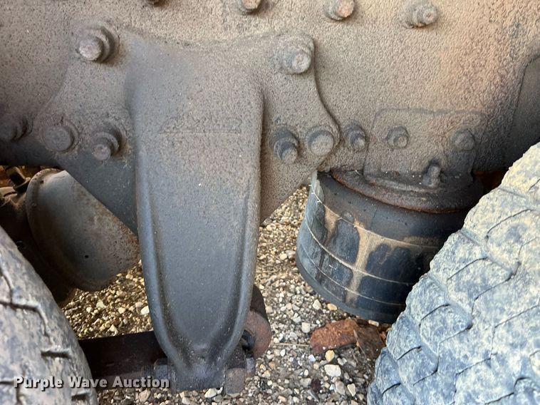 image for item LD9984 2002 Freightliner  FL80 fertilizer delivery truck