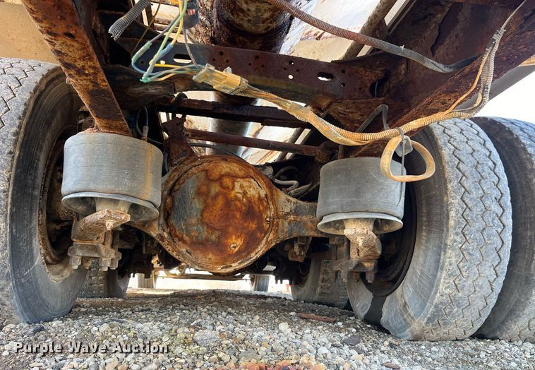 image for item LD9984 2002 Freightliner  FL80 fertilizer delivery truck